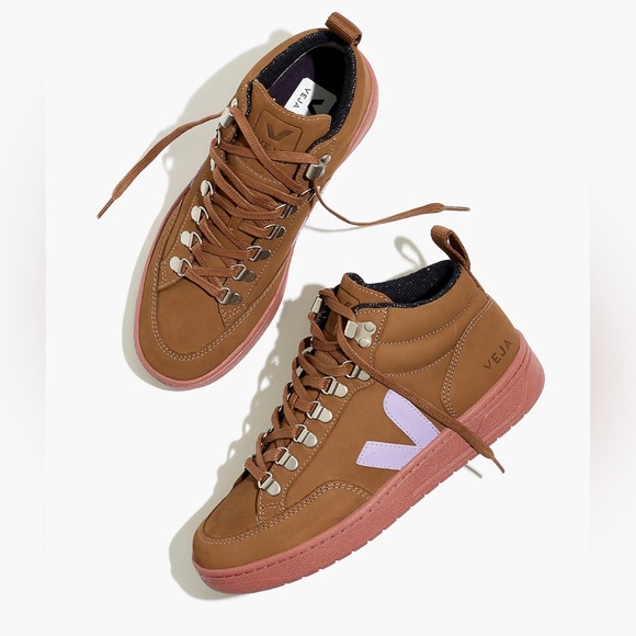 VEJA Gender Inclusive Roraima High Top Sneaker NWOT - Picture 2 of 14